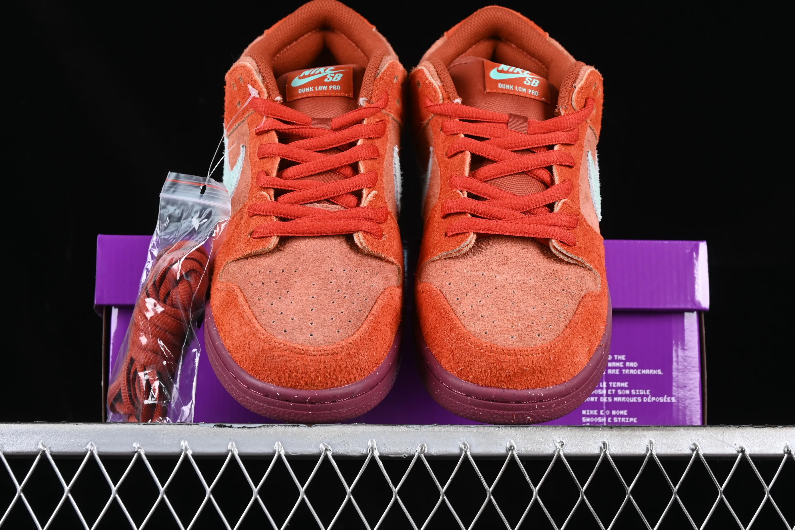 All Categories Nk SB Dunk Series Nk SB Dunk Low Low-top Sneakers Nk SB Dunk Low "Mystic Red" Burgundy Autumn and Winter SB Low-top Casual Sneakers DV5429-601